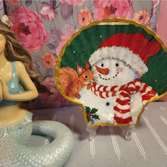 DECOUPAGE SCALLOPED FAN SHELL  - Picture 1 of 2